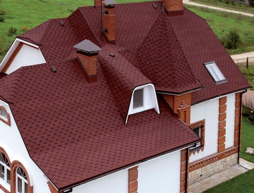 Montaż gontów bitumicznych
